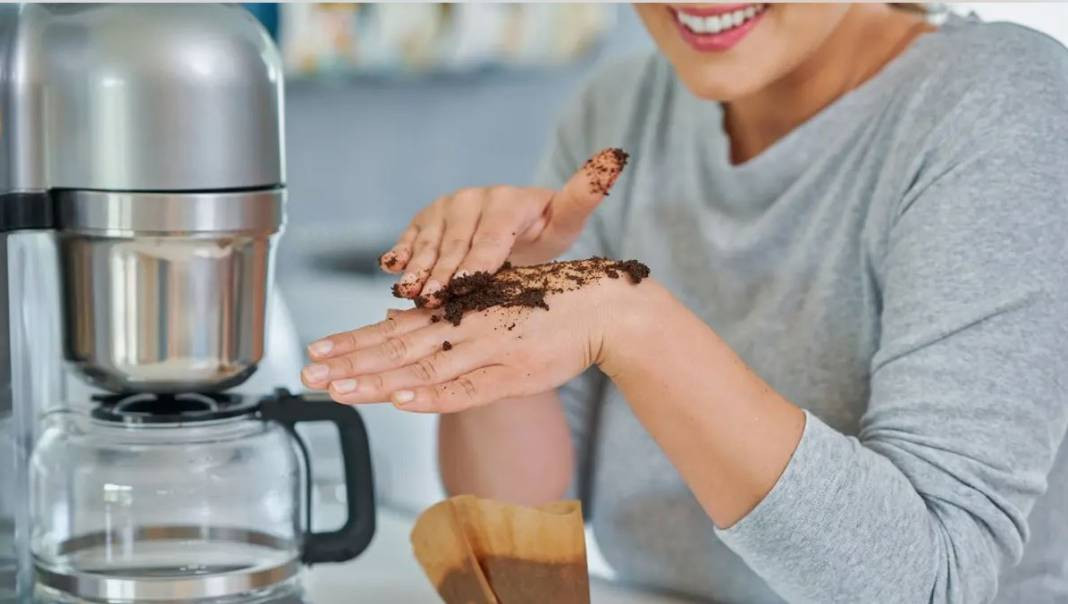 Ağda, ip ve cımbızı unutun! Bir kaşıkla tüyleri yok edin - Resim: 1